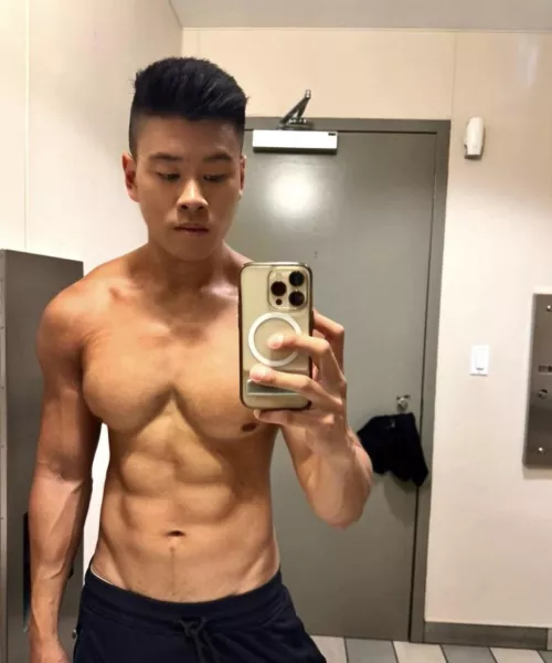 “Bro, how’s the gym pump? Think she’d like it?”