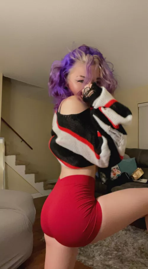 Can retired e-girls still look classy?