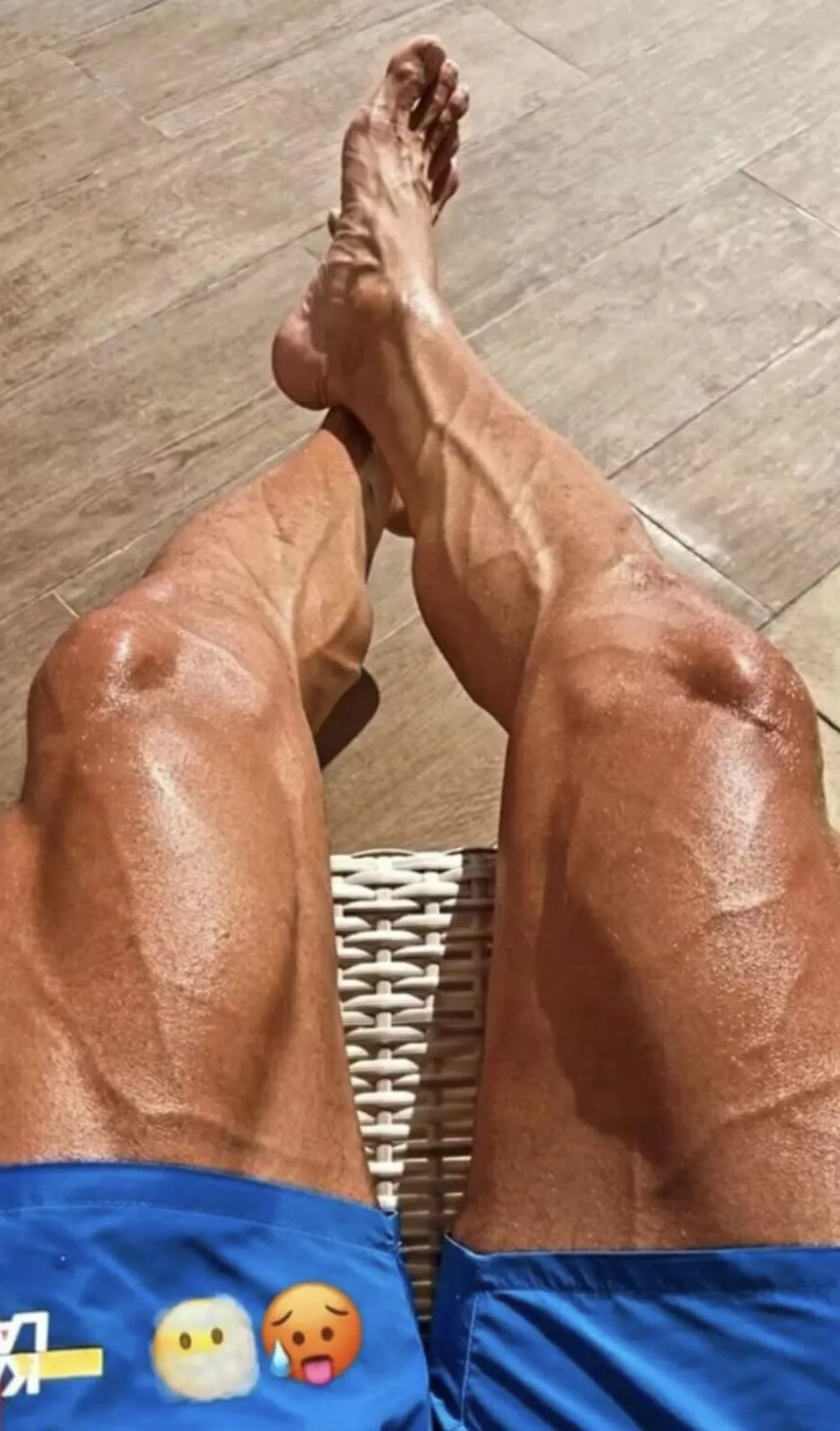 Cill by the pool today 😋