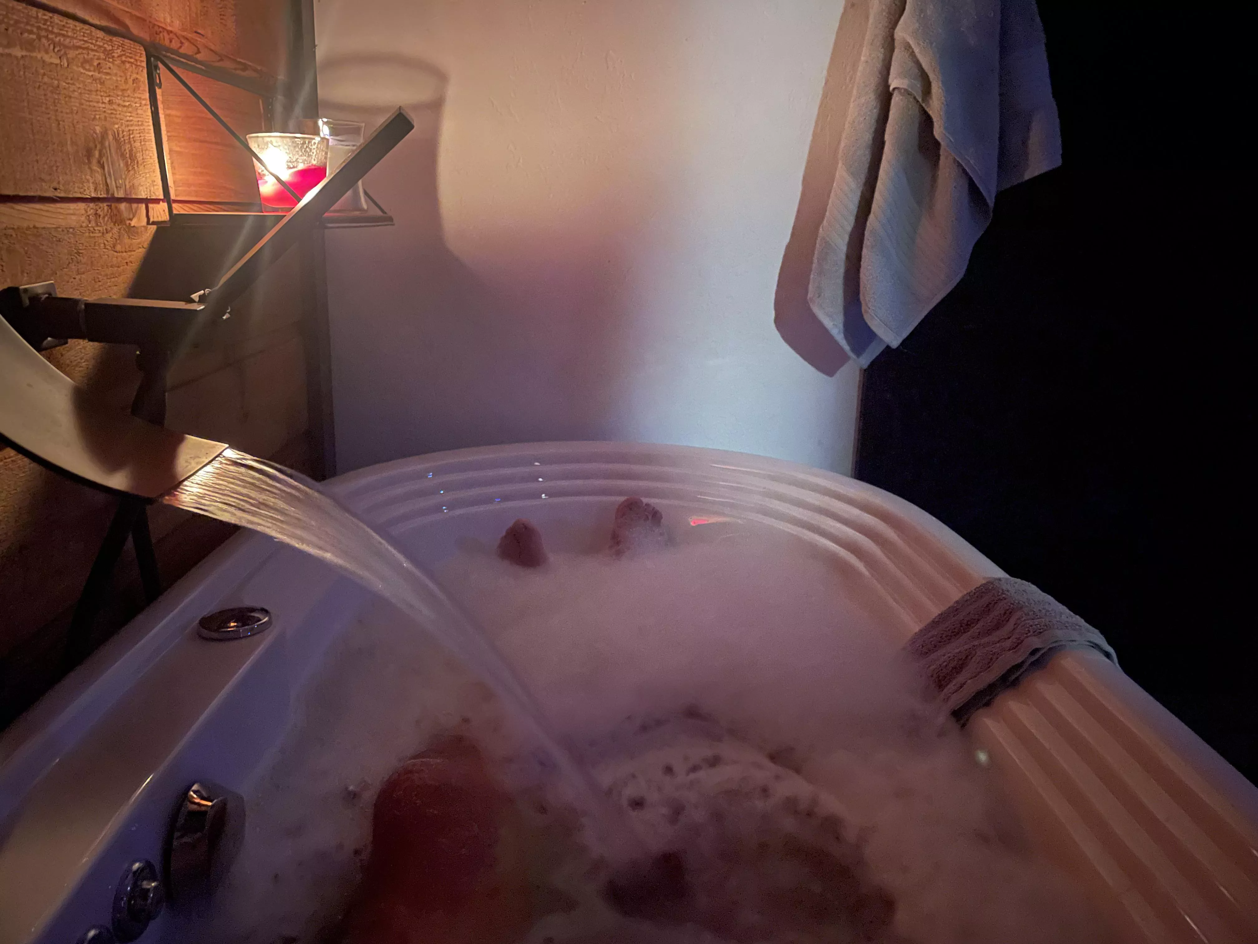 Hello, my first post here. Love a good soak in the tub! Company welcomed