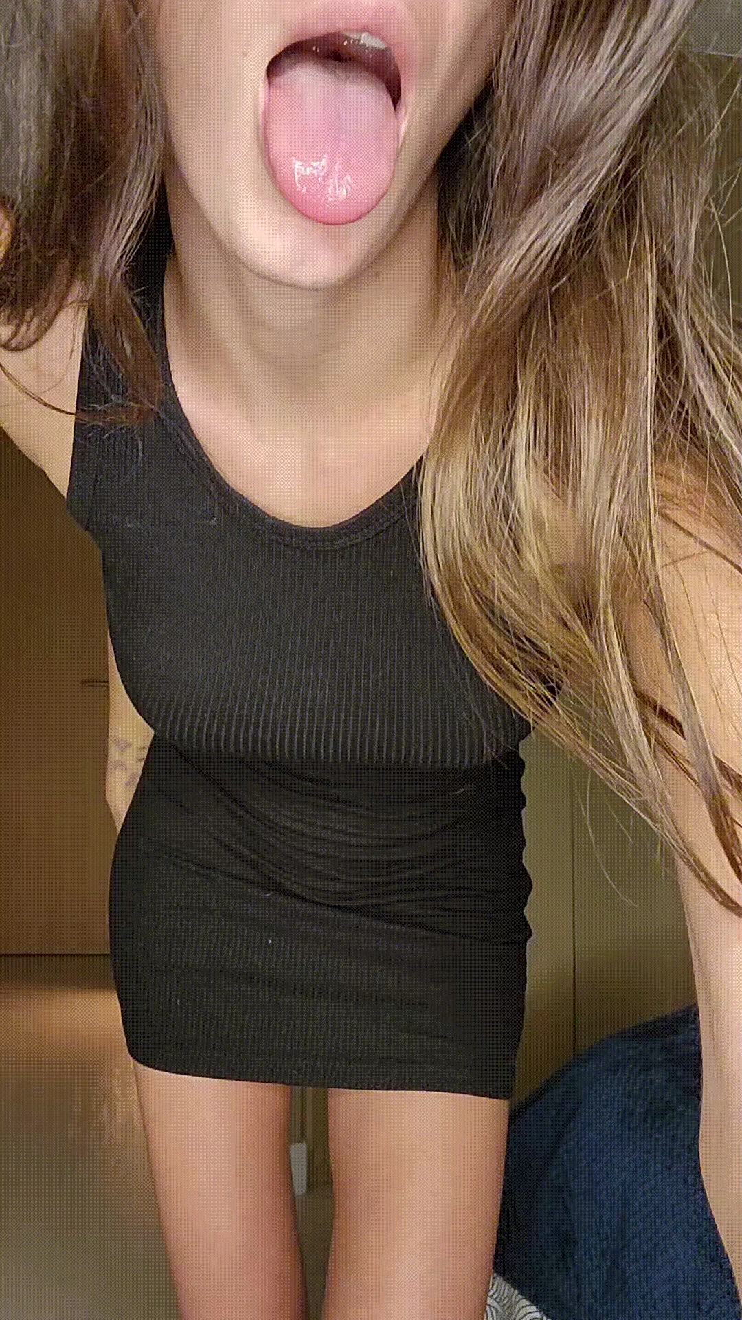 hey there, do u wanna fill me up with ur hot load?