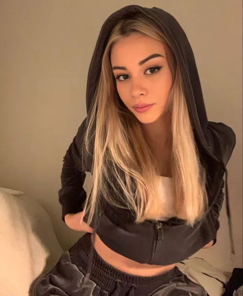 I think I look really elegant in tight clothes, do you agree?