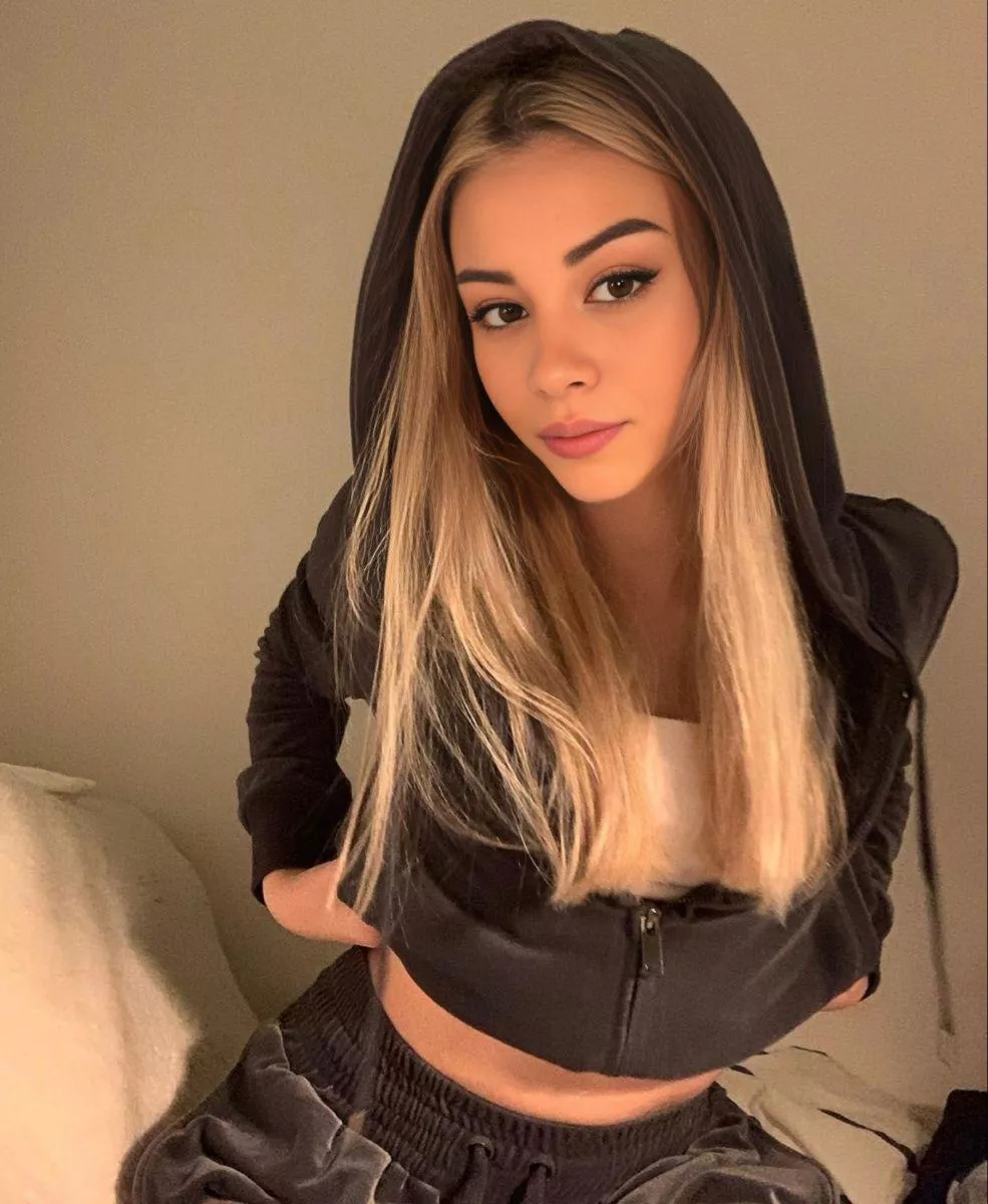 I think I look really elegant in tight clothes, do you agree?