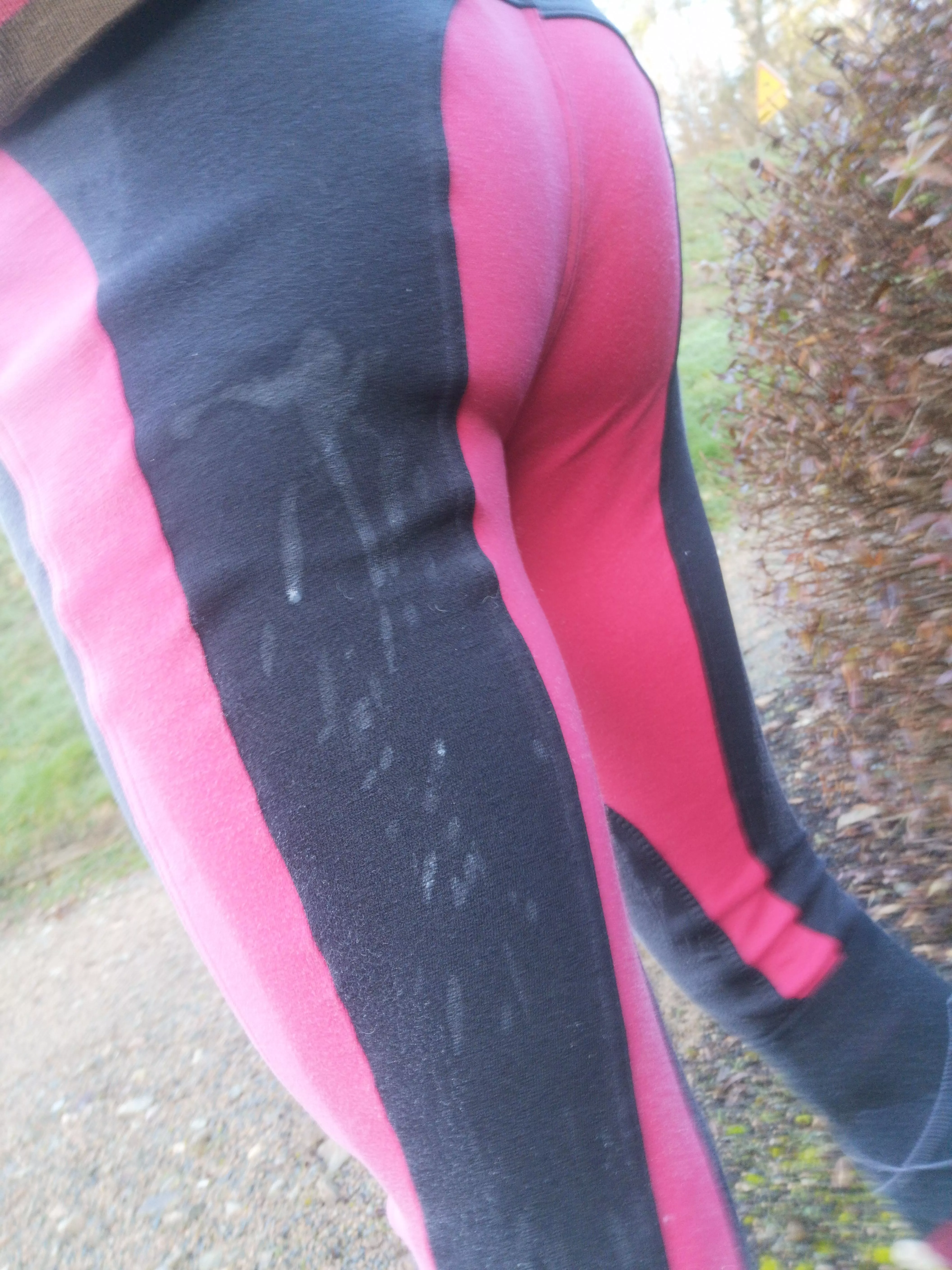 I was cold so a friend help me with his champagne and semence