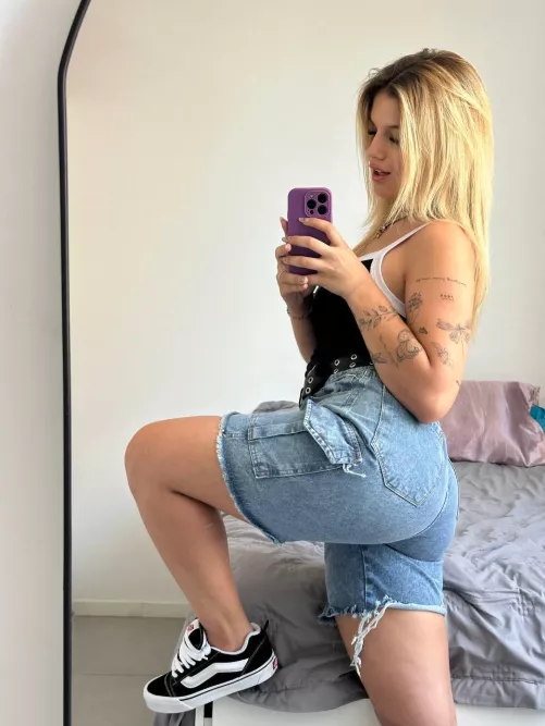 imagine what it looks like under my jean shorts 😈😈