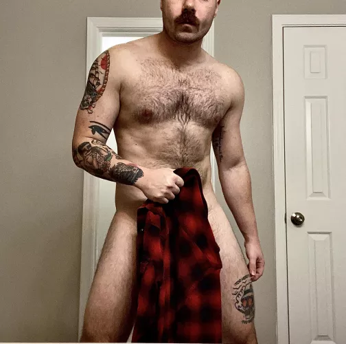 It’s entirely possible that I’ll fuck your mouth while wearing flannel. Then leave you sitting in a puddle of your own drool. Happy Sunday from your neighborhood DILF.