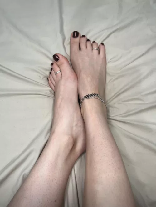 Left or right toe ring?