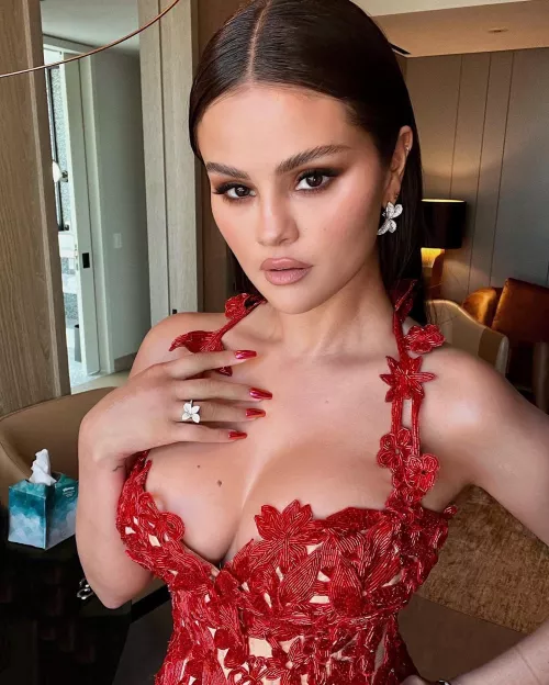 Let’s get bi for Selena Gomez