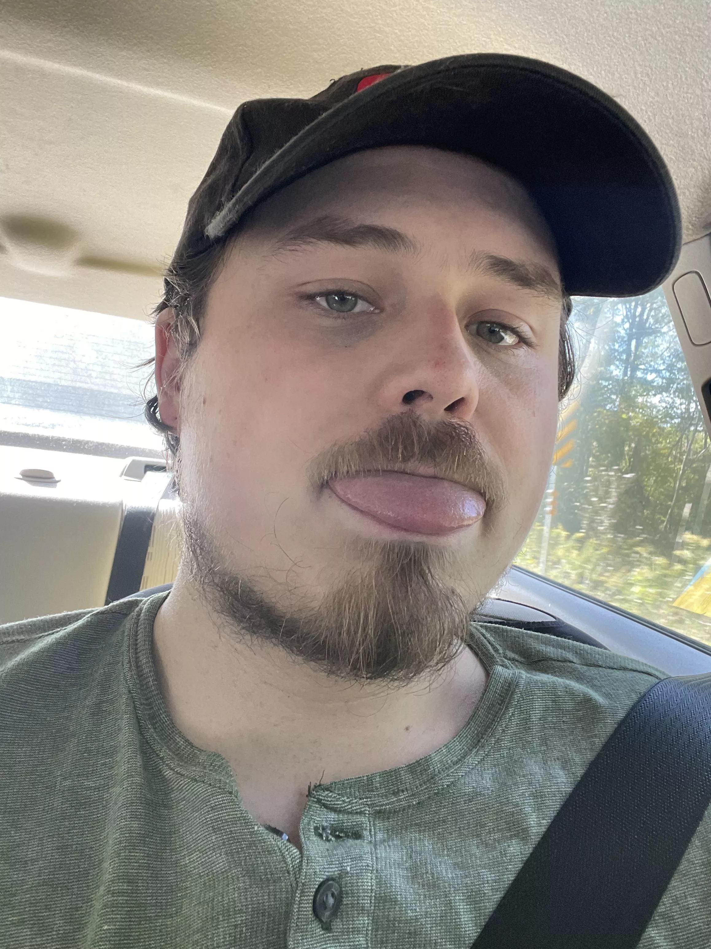 Looking for friends or chats Looking for friends or chats