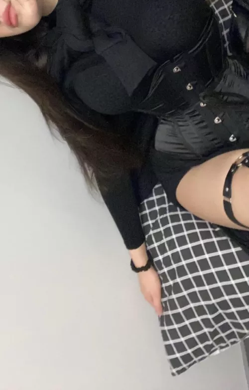 Love worshipping superior dicks and making fun out of invisible ones 🤏🏻 (19yo wasian)