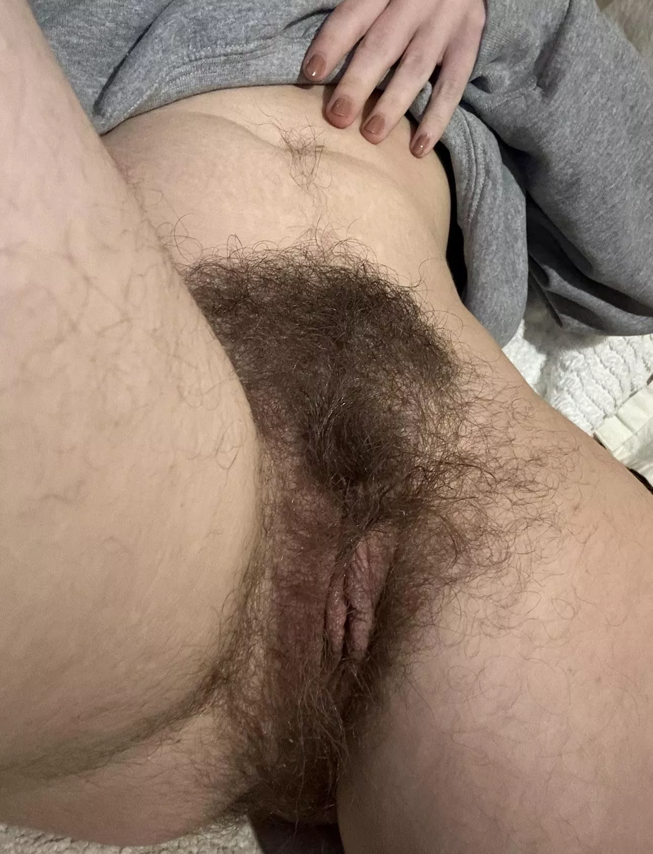 Loveeee the hair on my thighs, stomach, and pussy