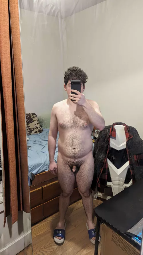 (M) Been losing weight and wanted to know where if I'm unattractive/attractive. I hate my knock-knees and feel like they look ugly. Please give me an honest rating and please tell me if my knees affect your rating a lot.