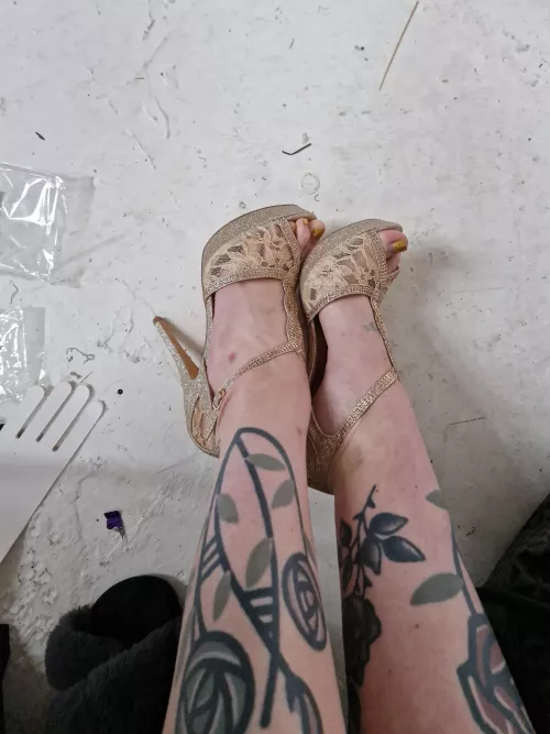 Matching my nails to my heels 😍😍