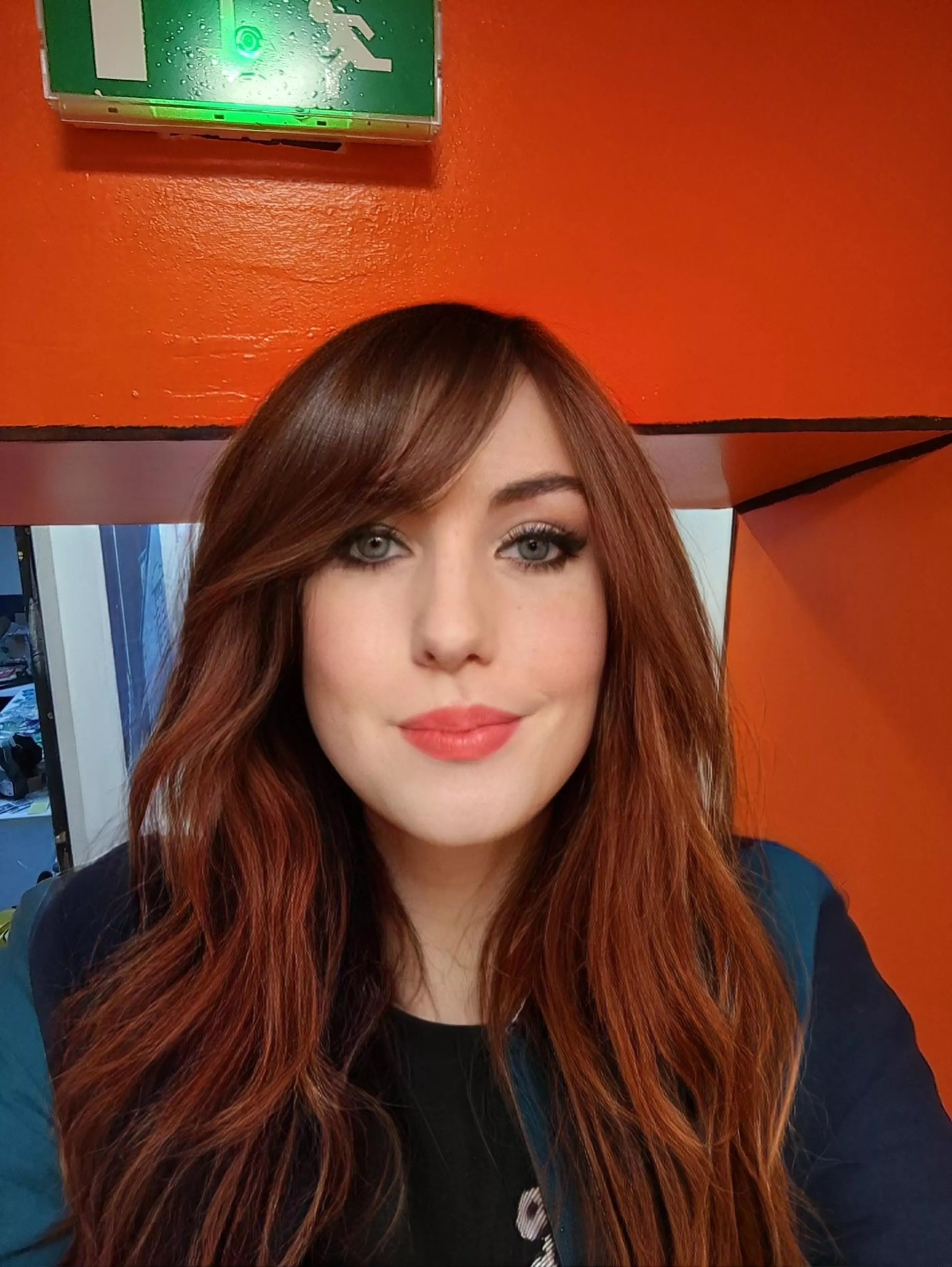 Not so neon anymore, will probably dye it next week !