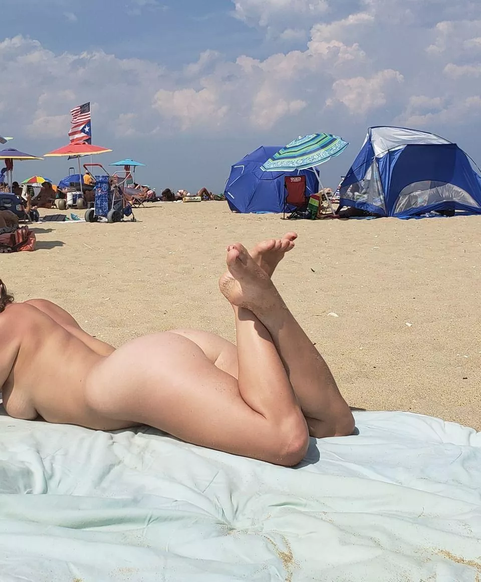 NSFW Sun out, buns out