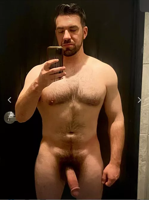 Planet fitness changing room ( I post 2 NSFW solo pics a day, 1 here and one on my profile❤️)