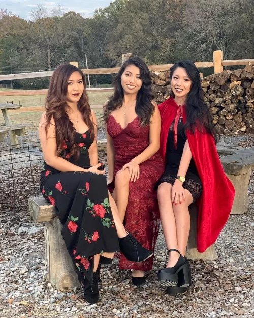 Pretty Hawaiian Girls