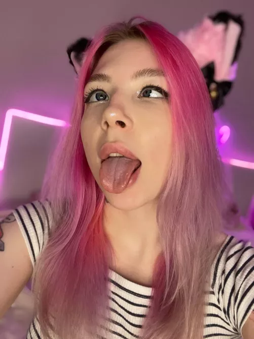 Say hi if you would fuck me 🤫👅