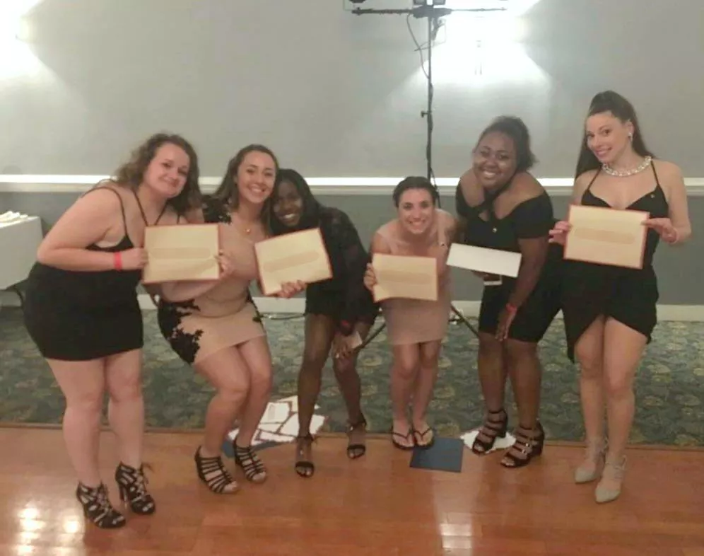 Six friends/sorority sisters💯🔥