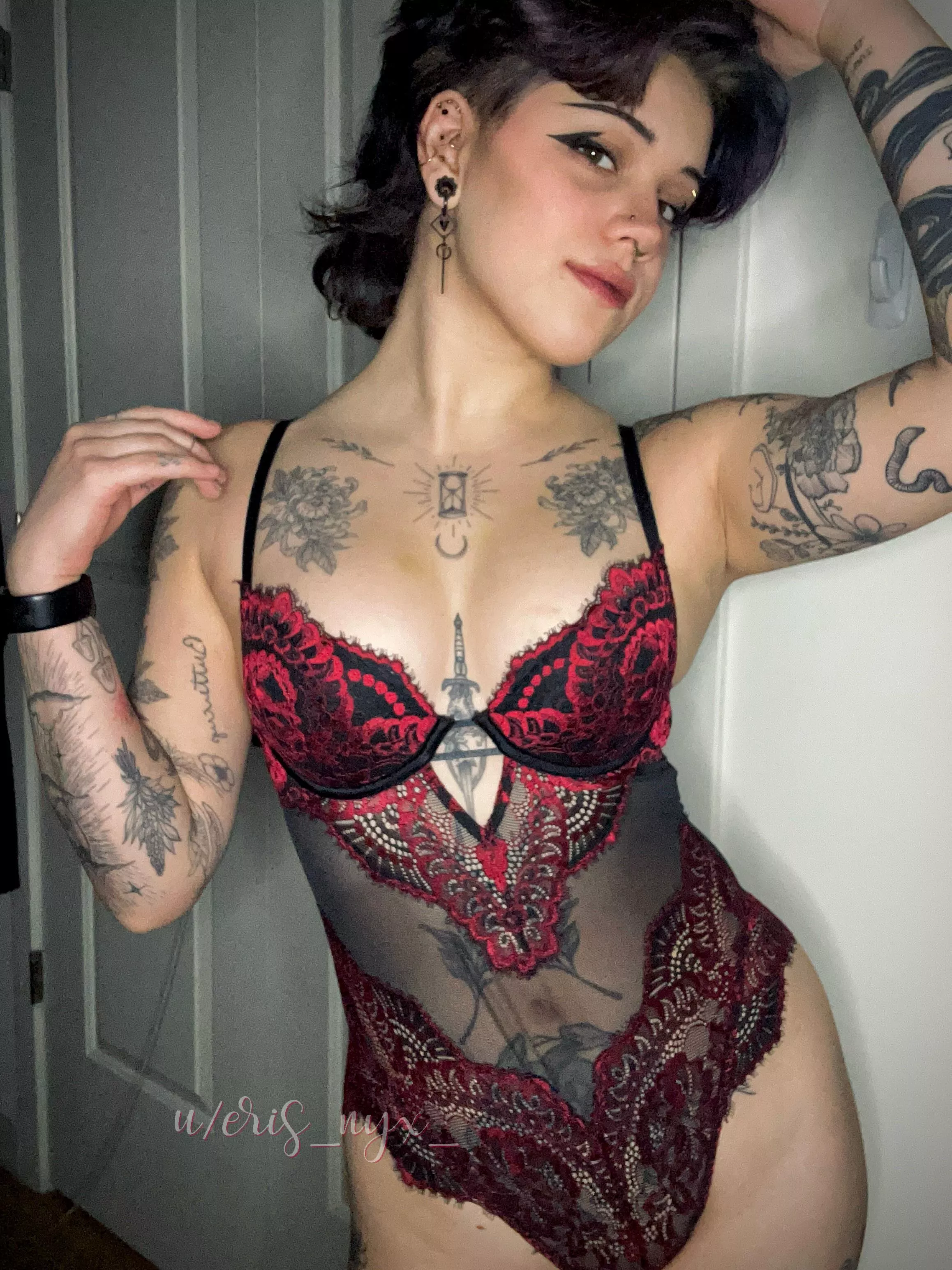 This lingerie is the same aesthetic as my tattoos 🕷️🥀