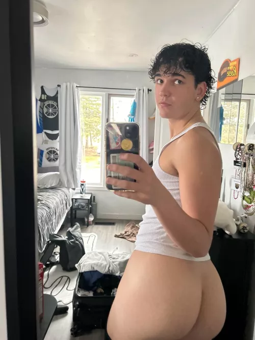 who wants to see a video of me sucking dick?