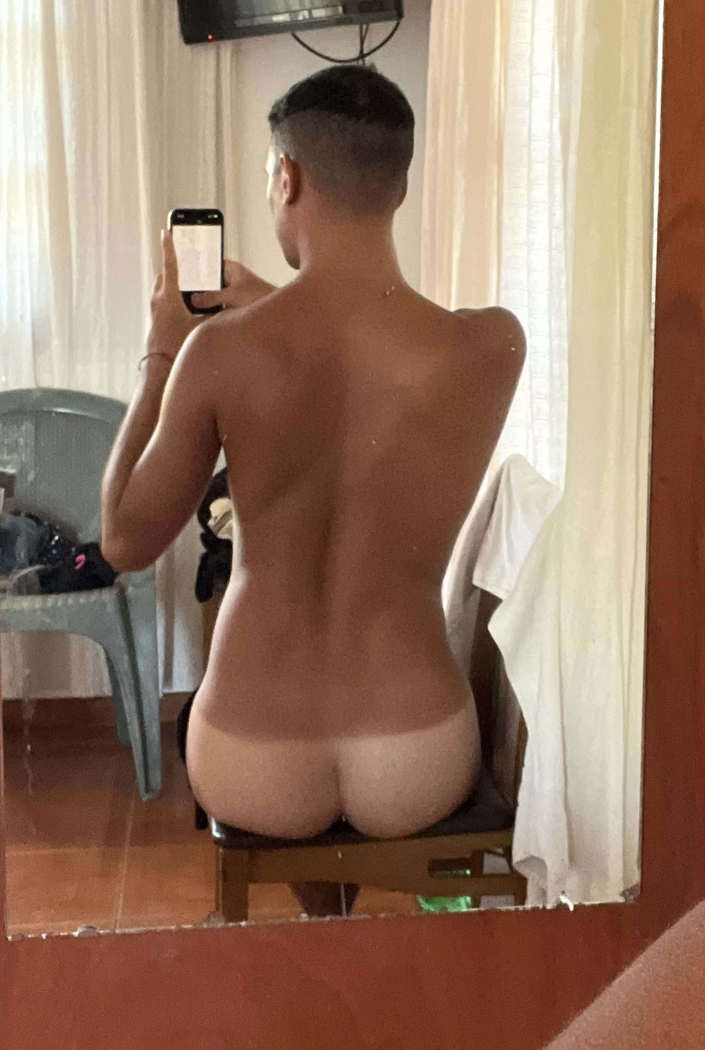 You like my tan line?