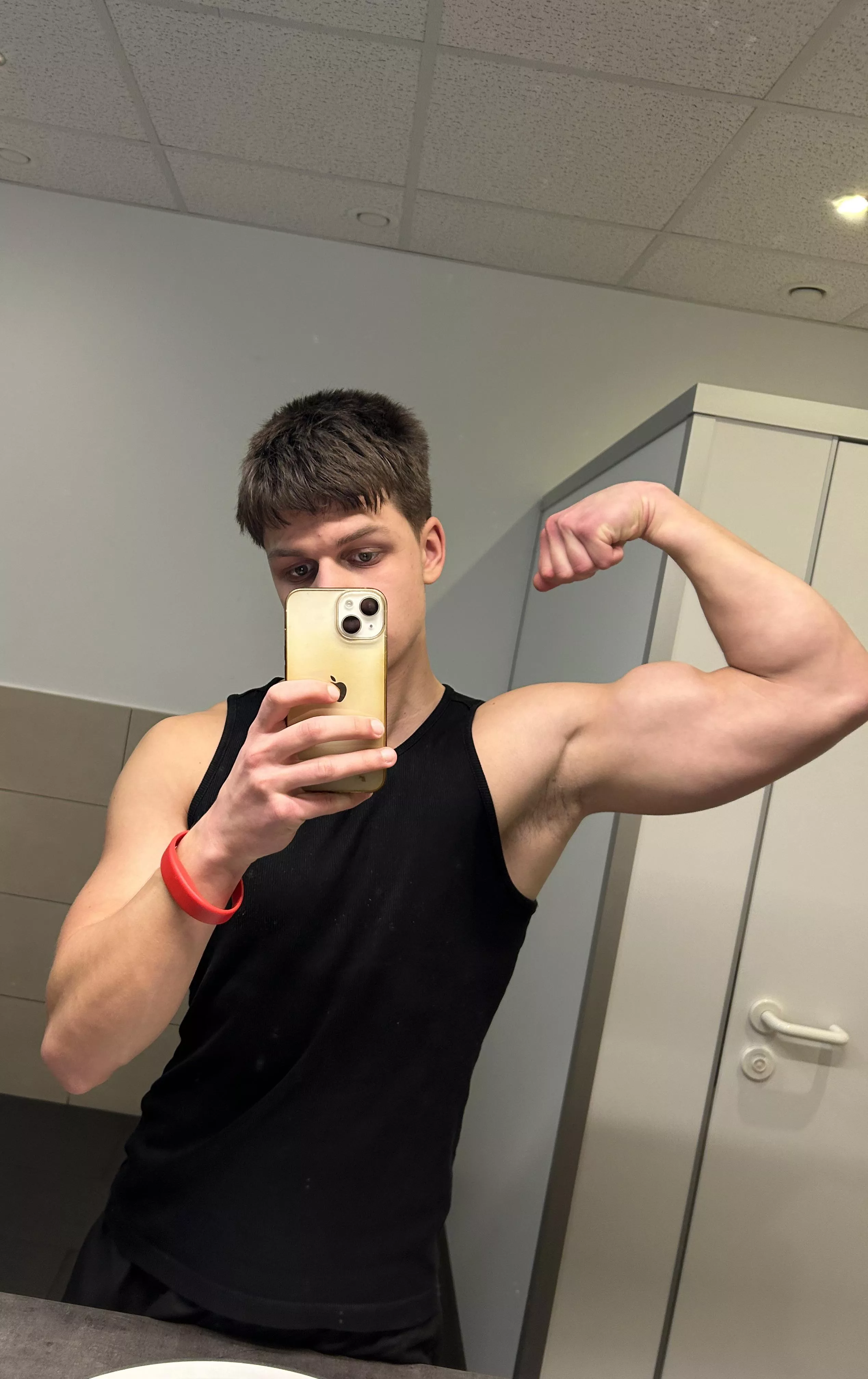 (19)Who wants to taste post workout armpit?