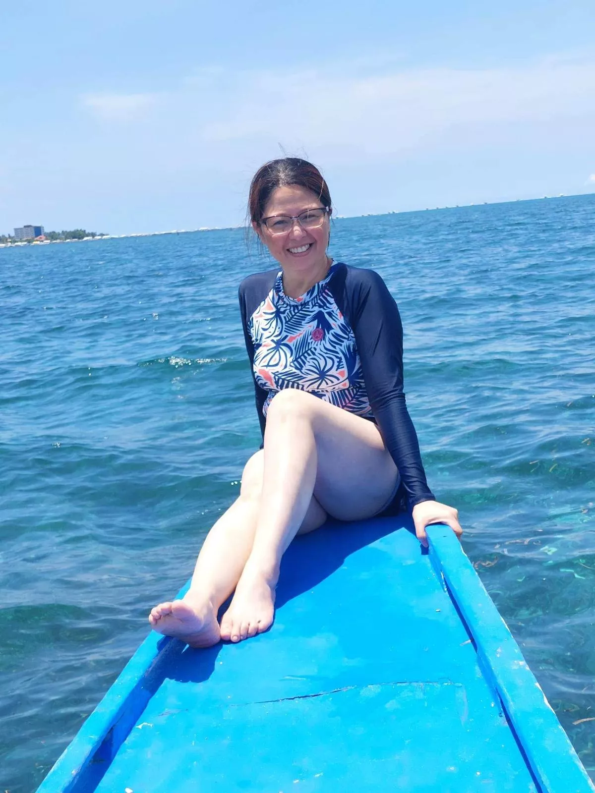 48yr old mom. Be nice please!