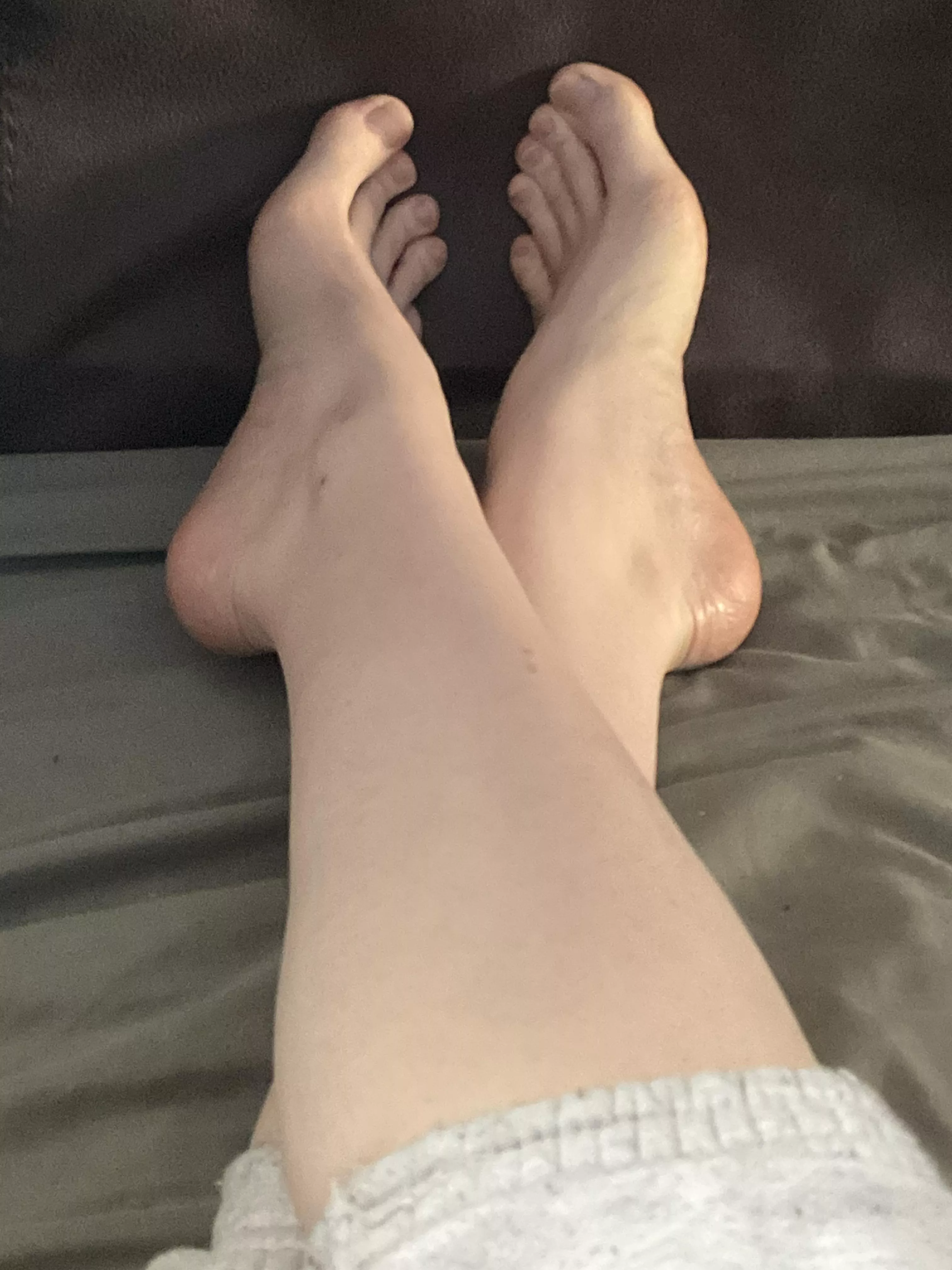 Are you the kind who would serve at my feet? 💋