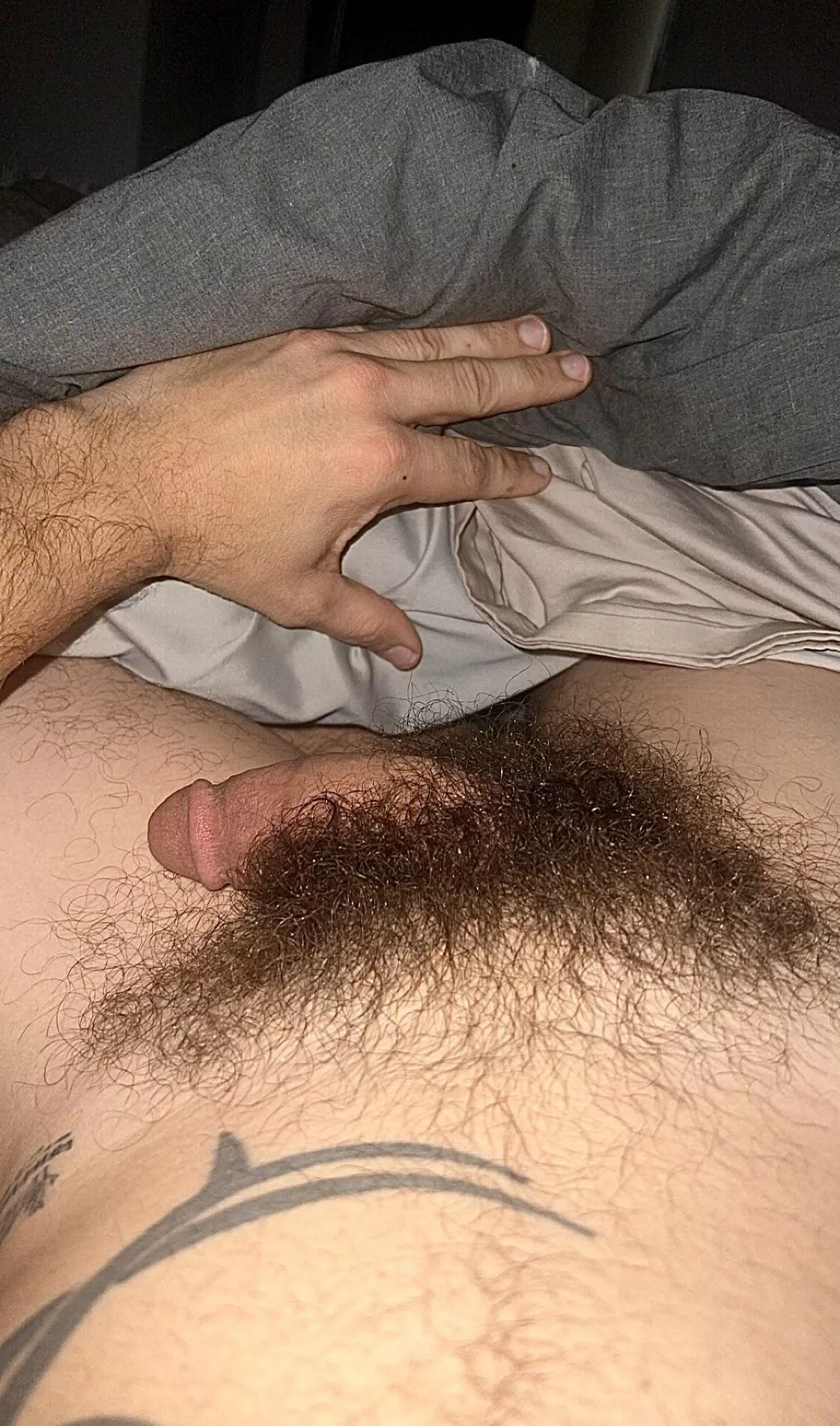 Cum hider under the sheets 🥵