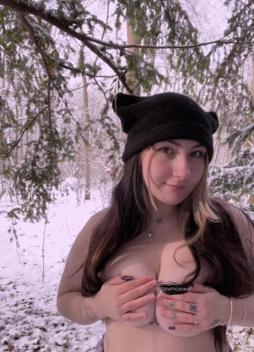 Cum in my mouth and I let it drip on my tits💦