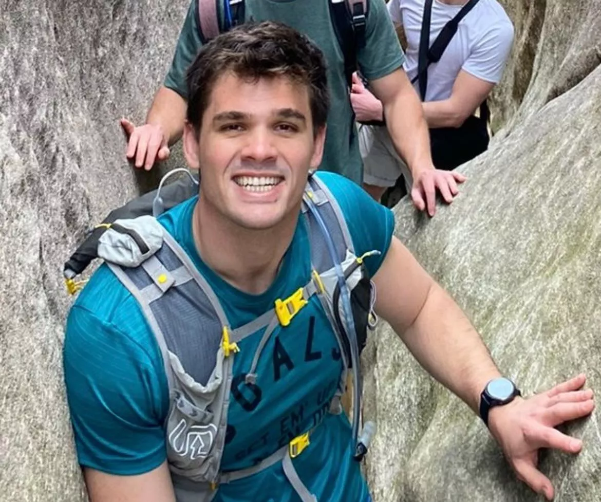 Do you guys also love getting into the mountains with friends?🏔️