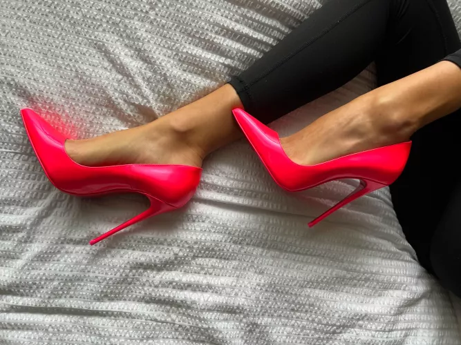 Fluro pink Loubs 🌸🌹👠