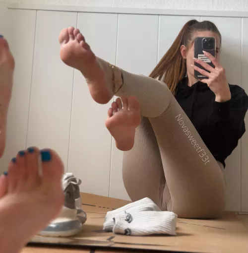 Give my soles and toes a tongue bath!