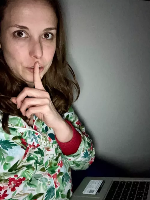 Happy Sunday can you guess what I'm watching