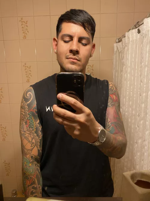 Have a good start to the week! Do you like my tattoos?