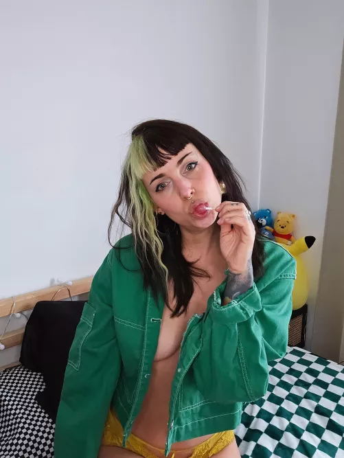 Hi! Whats your favorite candy? 😉