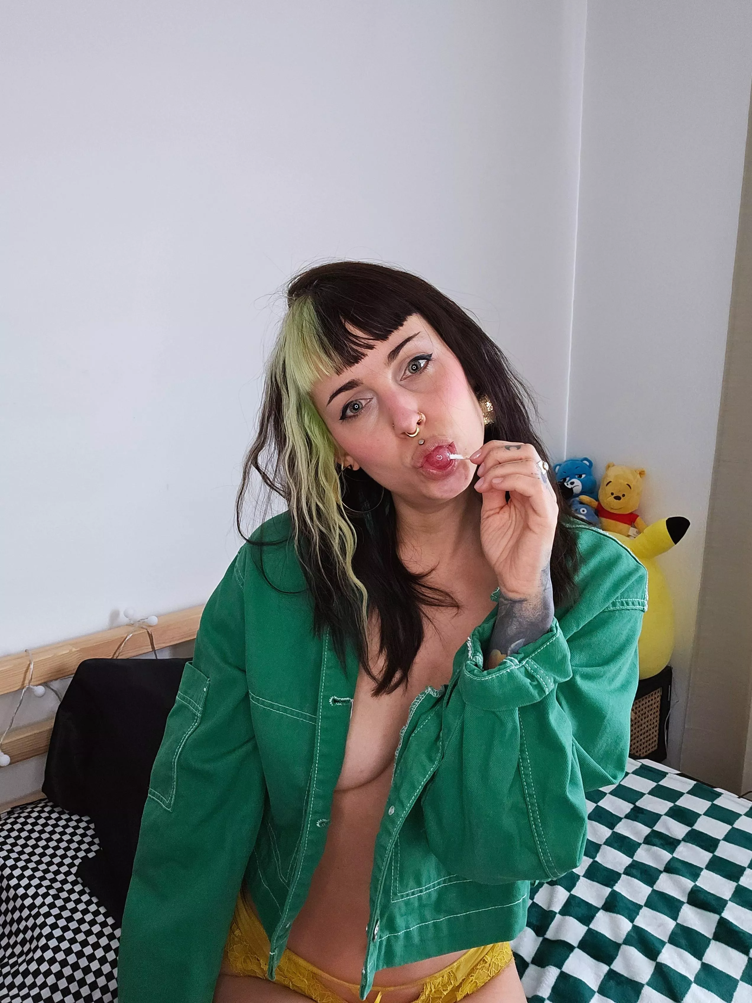 Hi! Whats your favorite candy? 😉