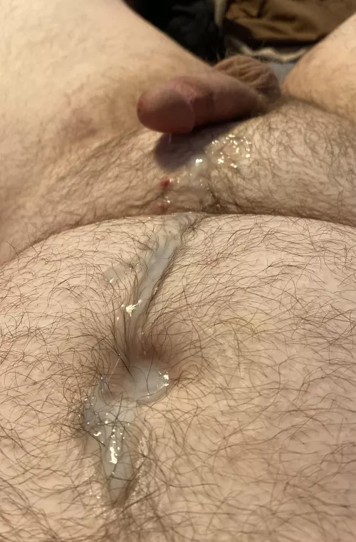 I love cumming on my stomach 🤤 filled my belly button on accident this time