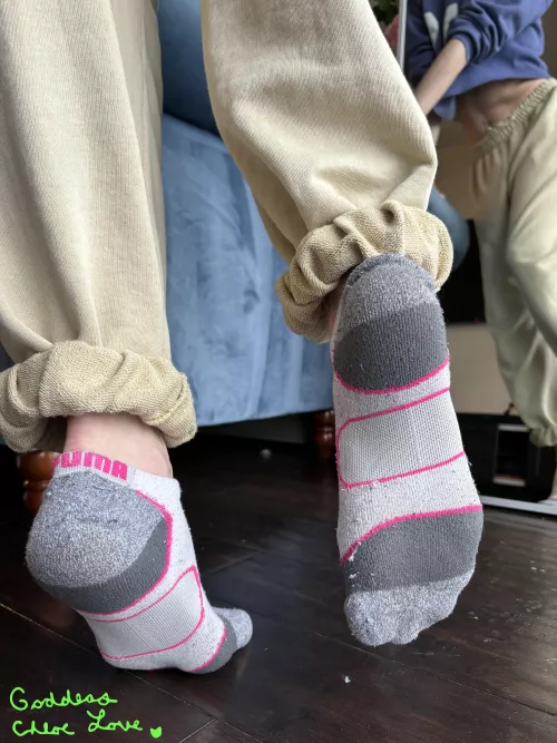 I love the pink details [F]