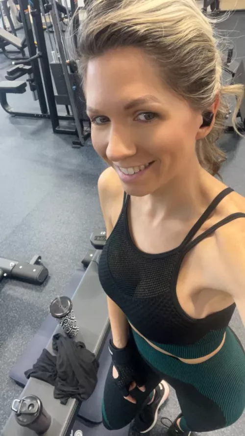 I need a gym buddy(f40)