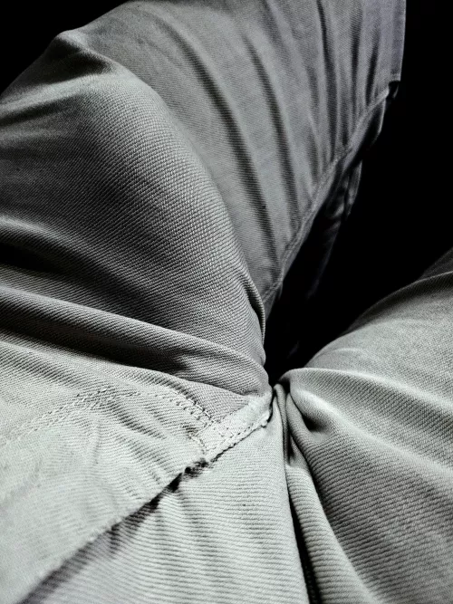 I'm sit down next to you in the subway and this is your view what do you do ?