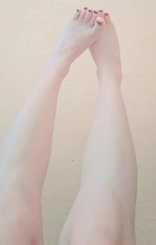 Is it okay to post small feet?