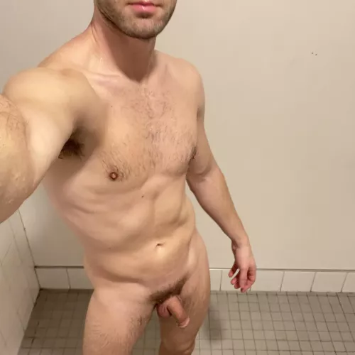 just a quick wet selfie at the gym