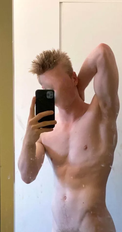 Just out of the shower 💦