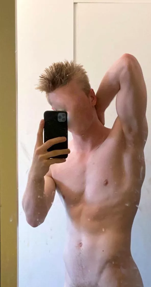 Just out of the shower 💦