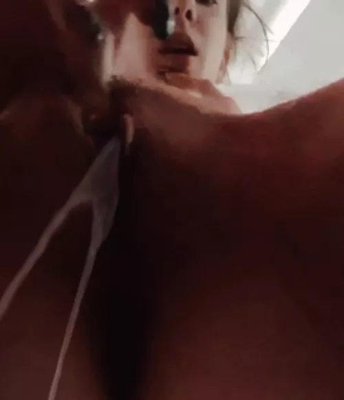 Kinky for some pissing pussy show