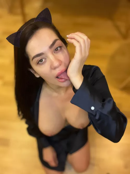 Kitties love to lick and do it professionally