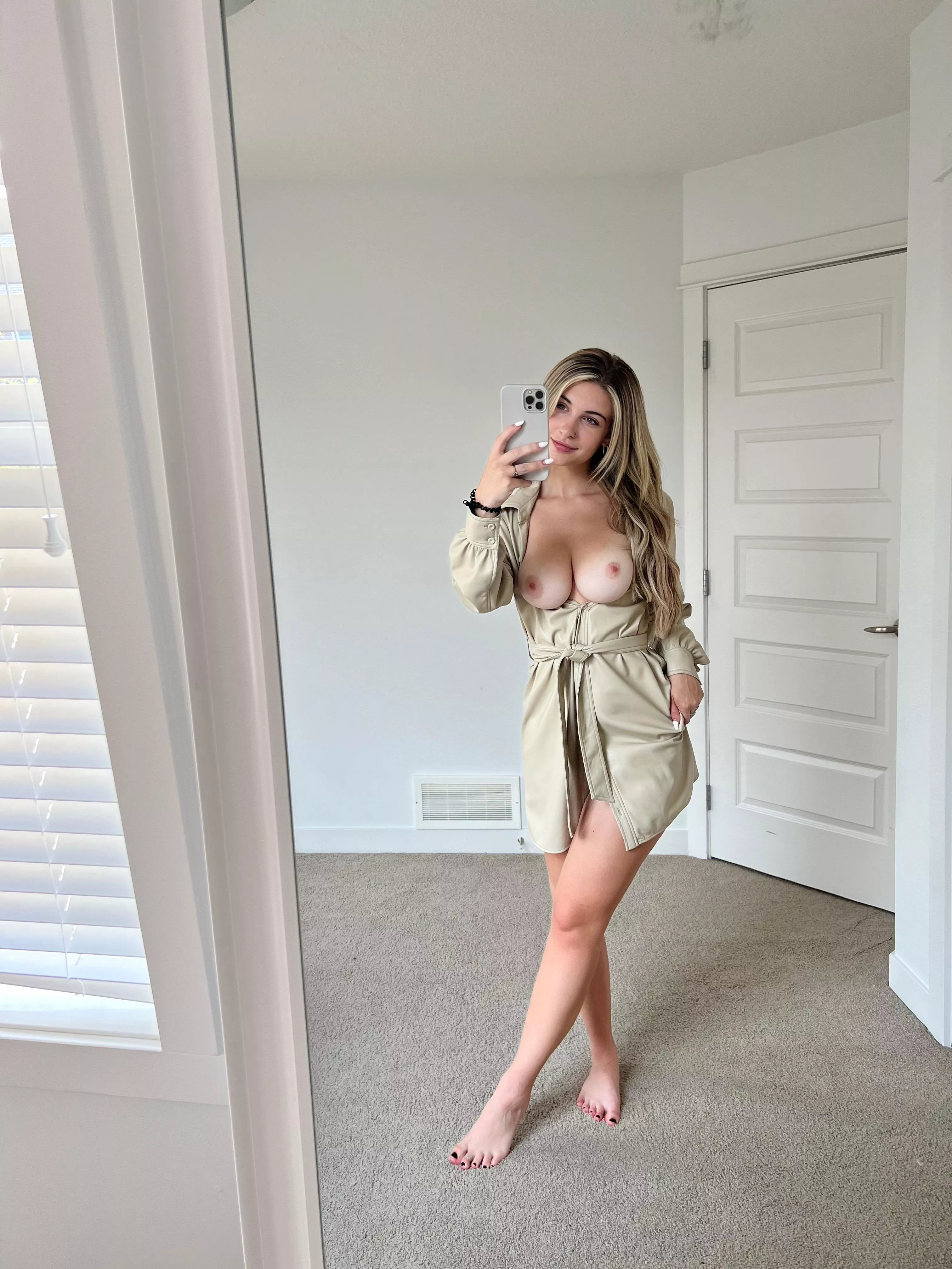 Let's fuck in the office