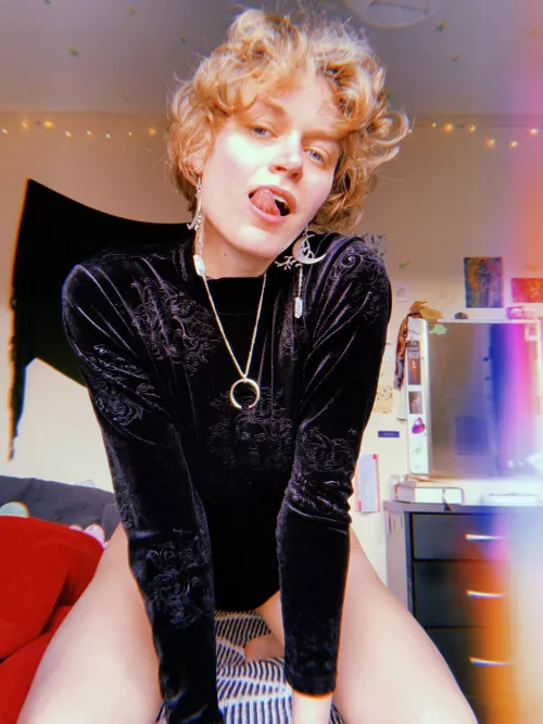 love my short blonde curls xx